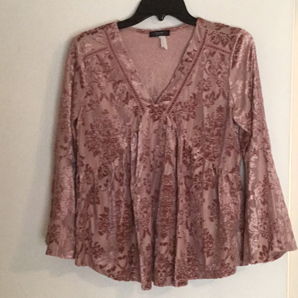 Unique casual v-neck top